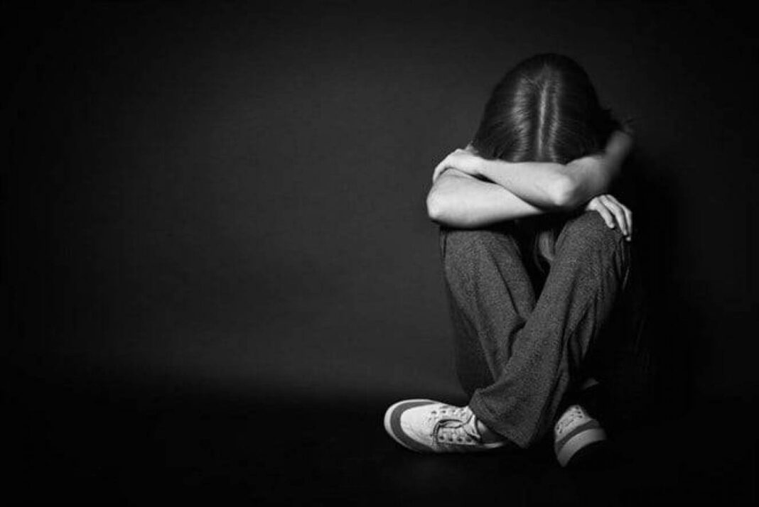 إحباط عملية بيع فتاة قاصر من قبل والدتها وزوجها للعمل في مجال الدّعارة ومكتب مكافحة الإتجار بالأشخاص وحماية الآداب يوقف الضالعين في العملية إحباط عملية بيع فتاة قاصر من قبل والدتها وزوجها للعمل في مجال الدّعارة ومكتب مكافحة الإتجار بالأشخاص وحماية الآداب يوقف الضالعين في العملية