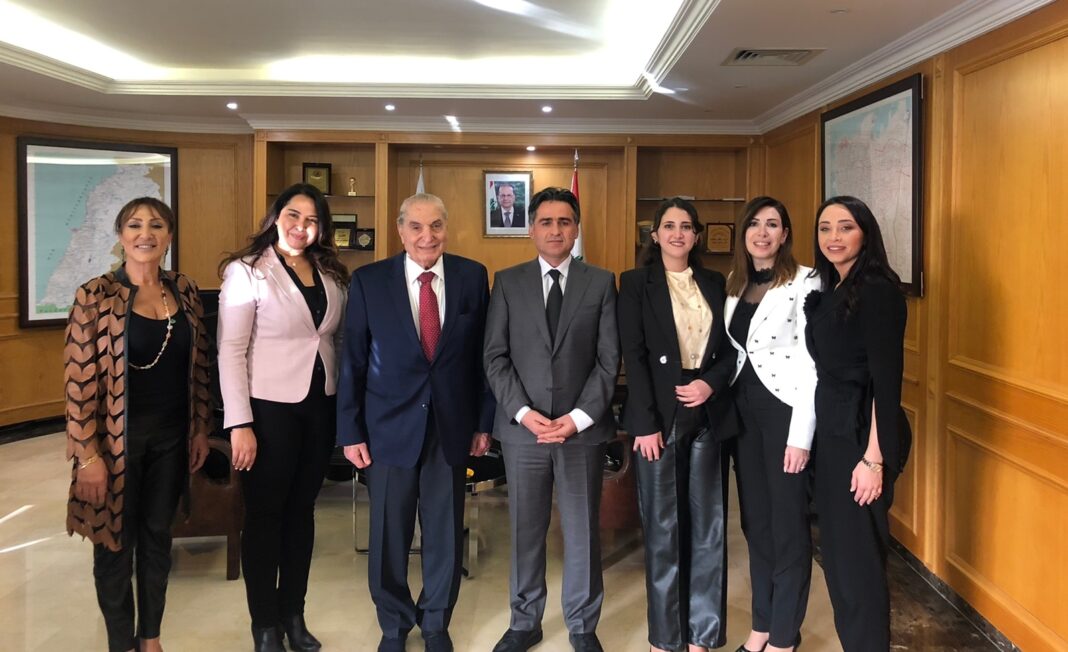 المجلس الاغترابي للأعمال زار الوزير حَمِيَّة مُتناولاً معه سُبُل مُساهمة الوزارة في دعم الُّلبناني المُغترب والمُقيم المجلس الاغترابي للأعمال زار الوزير حَمِيَّة مُتناولاً معه سُبُل مُساهمة الوزارة في دعم الُّلبناني المُغترب والمُقيم