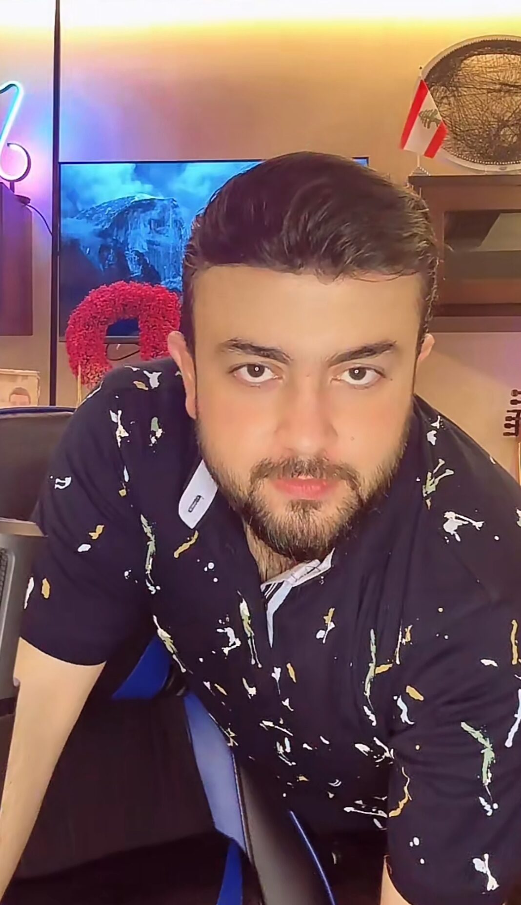 رضوان صادق .. فنان و مطرب بكل ما للكلمة من معنى اثنى عليه كاظم الساهر ووصل الى قلوب الملايين في ذا فويس رضوان صادق .. فنان و مطرب بكل ما للكلمة من معنى اثنى عليه كاظم الساهر ووصل الى قلوب الملايين في ذا فويس