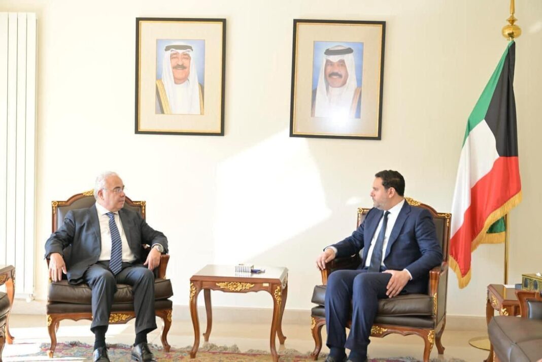 النائب غسان سكاف مقدماً واجب العزاء في السفارة الكويتية في بيروت النائب غسان سكاف مقدماً واجب العزاء في السفارة الكويتية في بيروت
