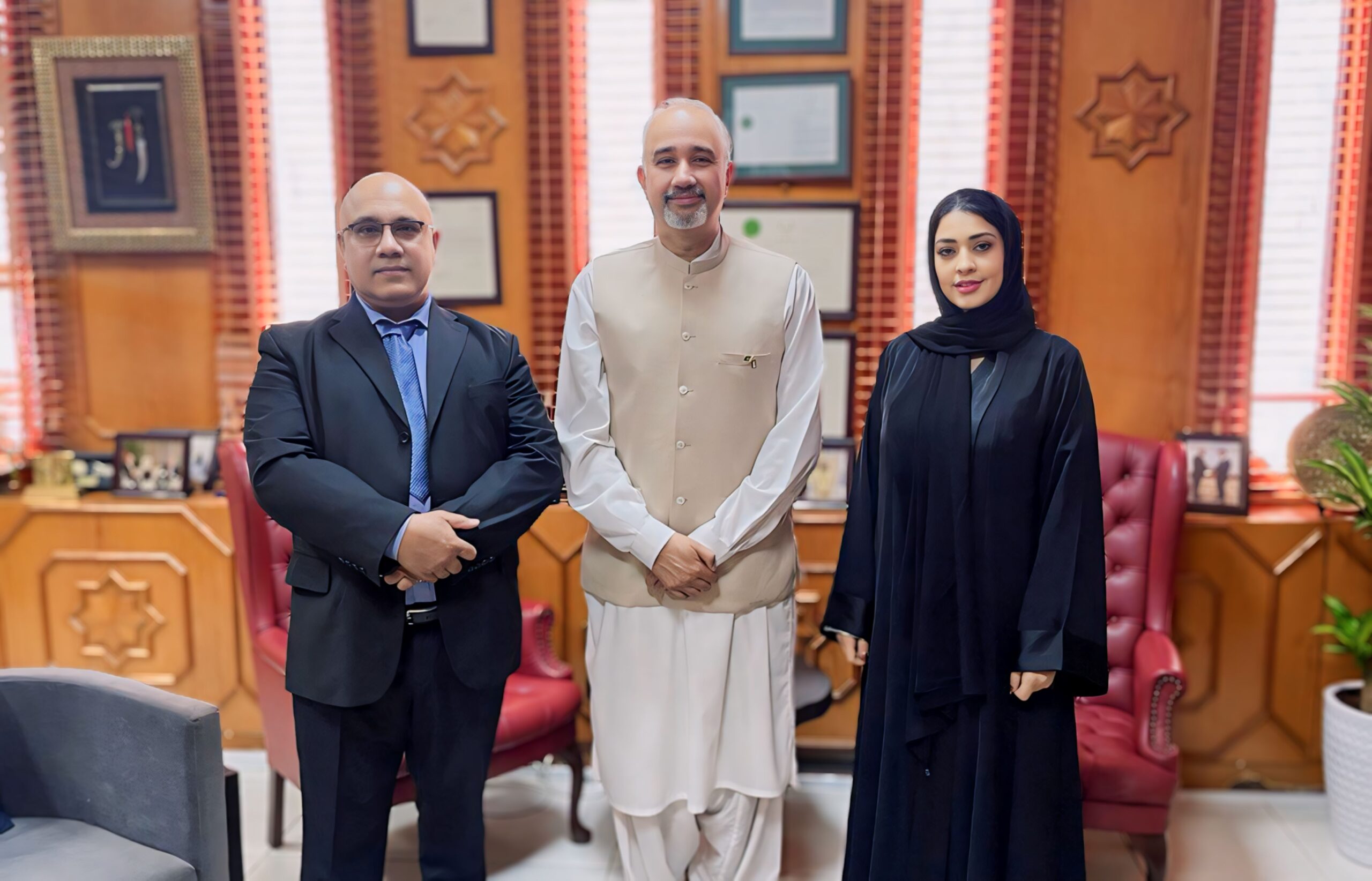 سعادة سفير جمهورية باكستان يستقبل الدكتورة سمر الشامسي والحديث عن إطلاق حملة الفن في خدمة الإنسانية في اسلام اباد سعادة سفير جمهورية باكستان يستقبل الدكتورة سمر الشامسي والحديث عن إطلاق حملة الفن في خدمة الإنسانية في اسلام اباد