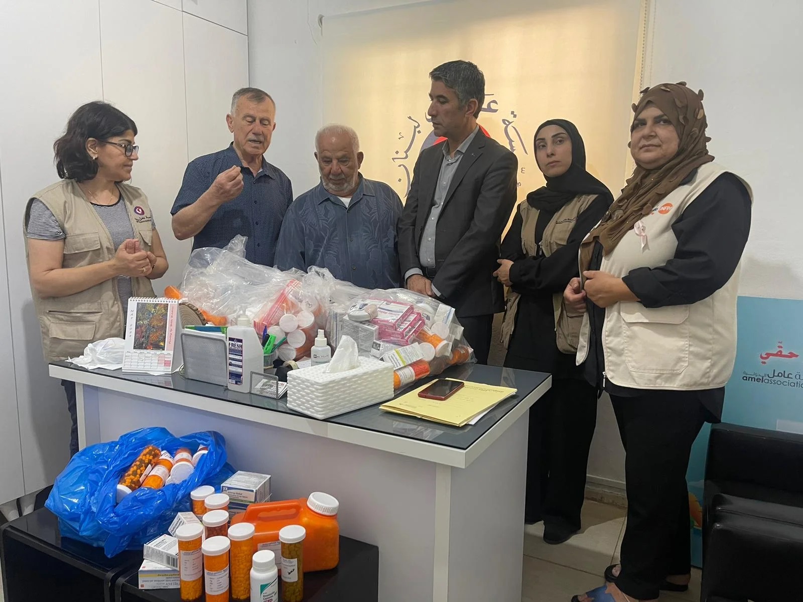 تقديم ِوتَوزيع كمية كبيرة من الأدوية منها المزمنة لأبناءِ الجنوب تقديم ِوتَوزيع كمية كبيرة من الأدوية منها المزمنة لأبناءِ الجنوب
