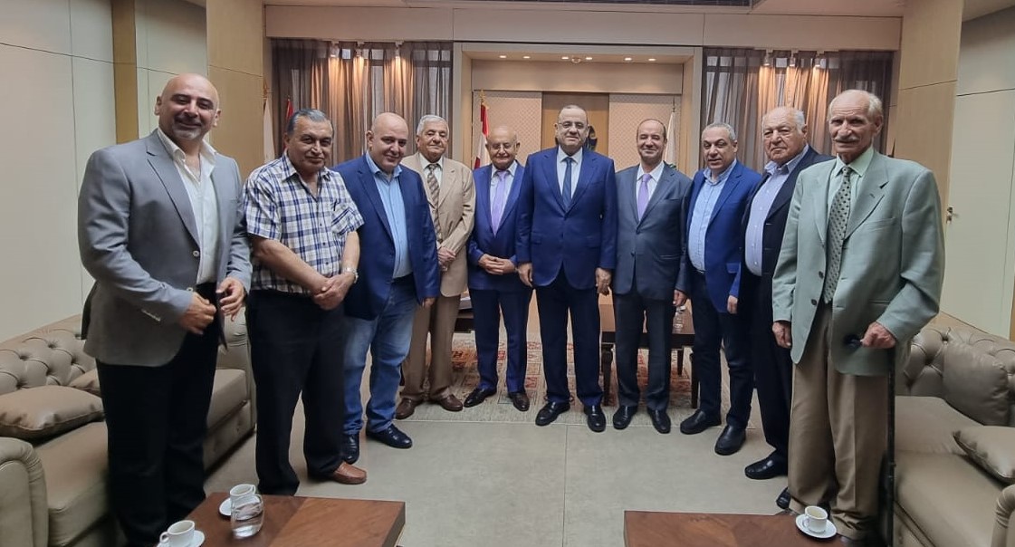 النقابات الزراعية البقاعية تلتقي اللواء البيسري تنويه بالجهود الأمنية وتفهم لمطلب العمال الزراعيين السوريين النقابات الزراعية البقاعية تلتقي اللواء البيسري تنويه بالجهود الأمنية وتفهم لمطلب العمال الزراعيين السوريين