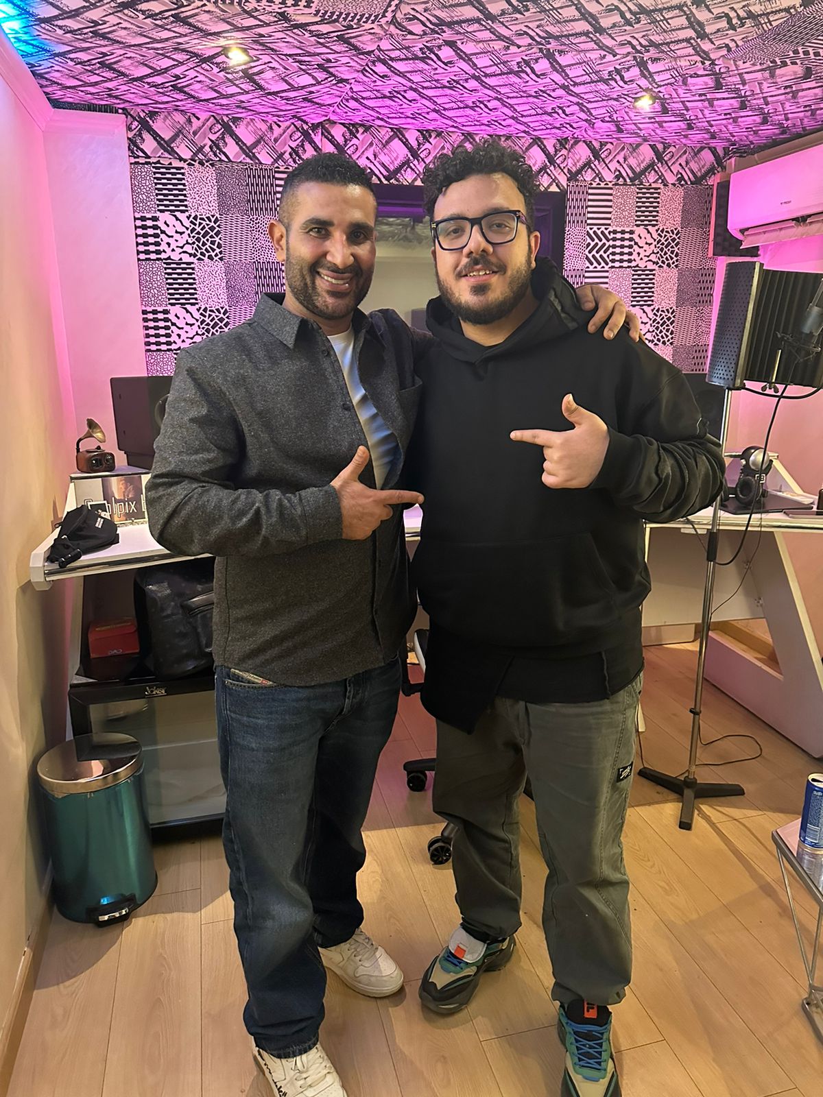 للمرة السابعة.. أحمد سعد يتعاون مع الموزع الموسيقي إيهاب كولبيكس في “إحنا الأوائل” لـ بيت السعد للمرة السابعة.. أحمد سعد يتعاون مع الموزع الموسيقي إيهاب كولبيكس في “إحنا الأوائل” لـ بيت السعد