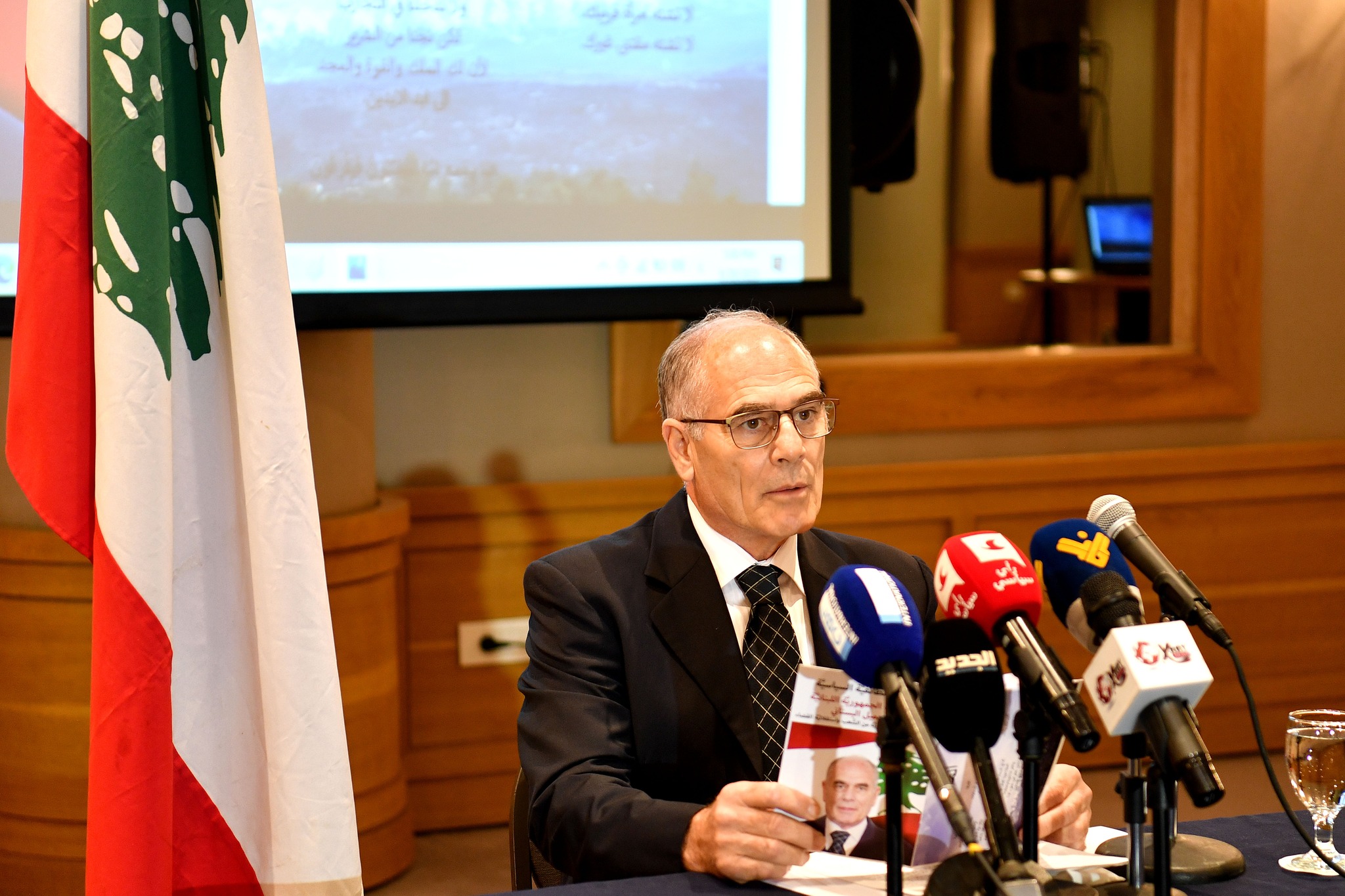 المرشح لرئاسة الجمهورية اللبنانية ملحم جميل البستاني: رفض أي فرض خارجي للرئاسة ودعوة لحماية لبنان من القتل والدمار المرشح لرئاسة الجمهورية اللبنانية ملحم جميل البستاني: رفض أي فرض خارجي للرئاسة ودعوة لحماية لبنان من القتل والدمار