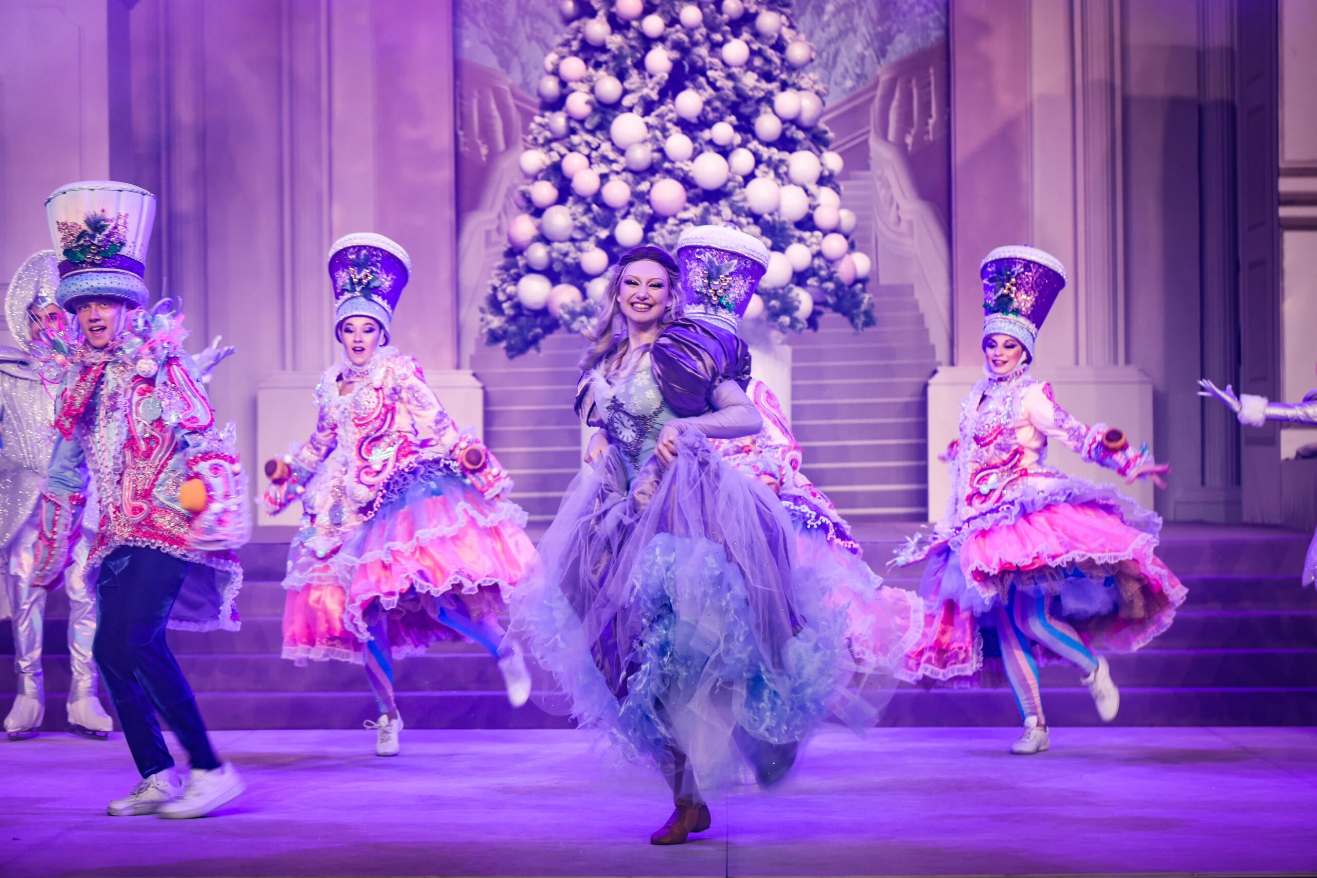 إطلاق ساحر: Christmas on Ice يخطف الأنفاس في عرض افتتاحيّ مبهر! إطلاق ساحر: Christmas on Ice يخطف الأنفاس في عرض افتتاحيّ مبهر!