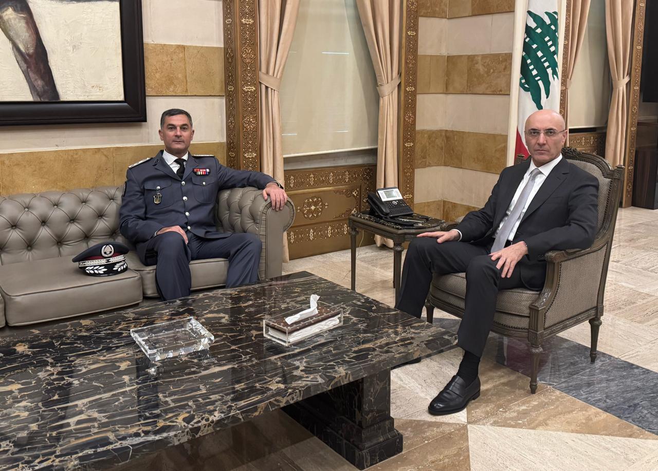 وزير الداخلية أحمد الحجار يستقبل المدير العام لقوى الأمن الداخلي اللواء رائد عبدالله وزير الداخلية أحمد الحجار يستقبل المدير العام لقوى الأمن الداخلي اللواء رائد عبدالله