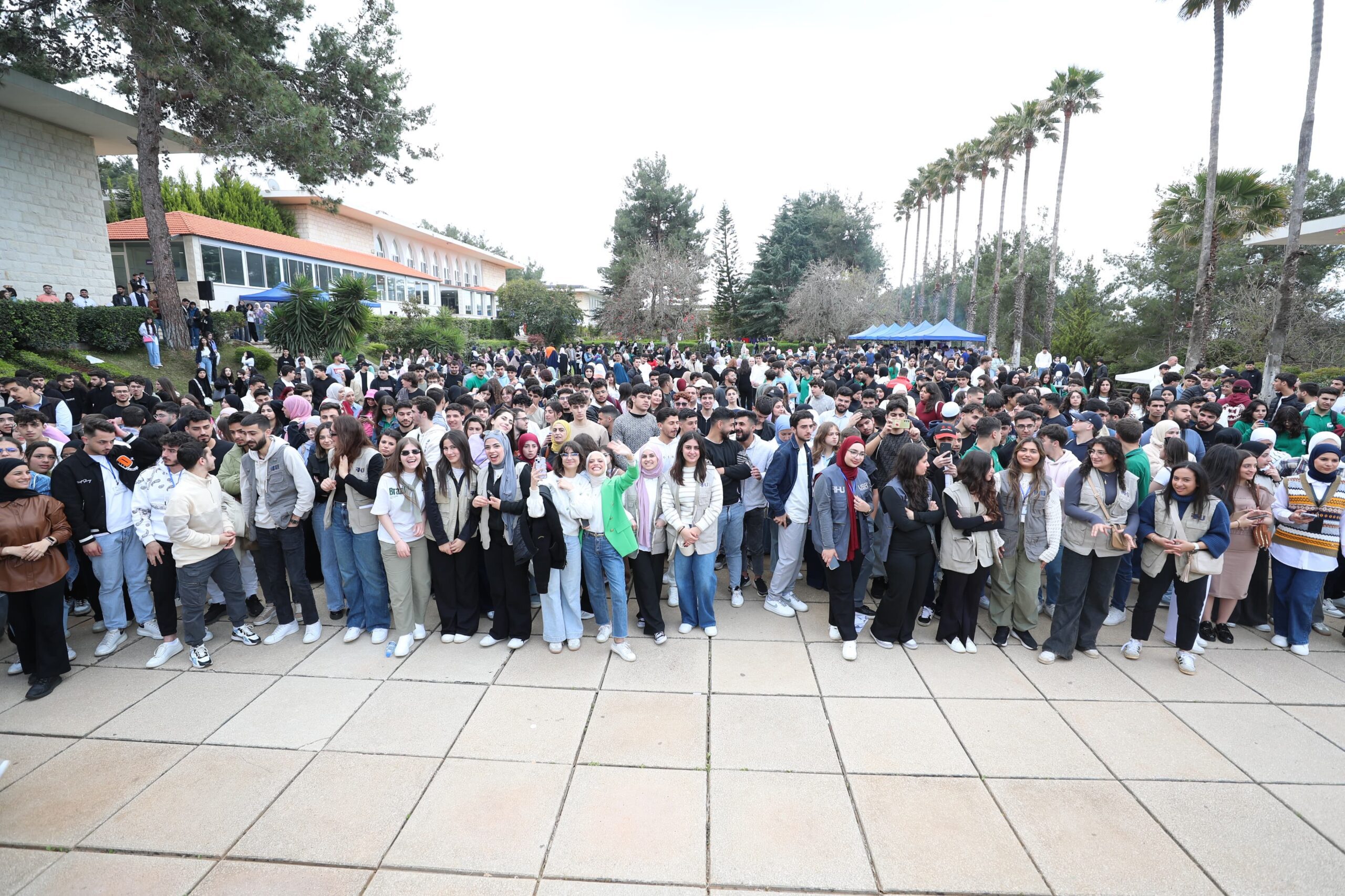 “استكشِف، تواصَل، وابدأ بالنجاح”: جامعة رفيق الحريري تنظّم يوماً مفتوحاً حافلاً بالمعرفة والإبداع “استكشِف، تواصَل، وابدأ بالنجاح”: جامعة رفيق الحريري تنظّم يوماً مفتوحاً حافلاً بالمعرفة والإبداع
