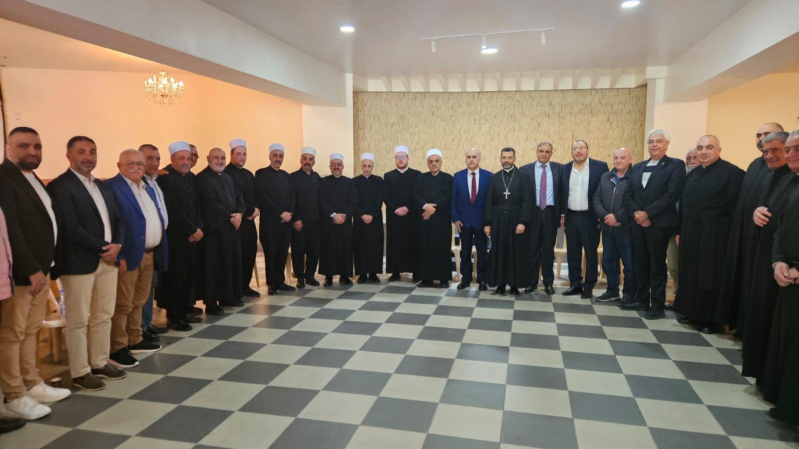 قبيع تستقبل وفد حمانا استكمالاً لمسيرة المصالحة: رسائل محبة وتأكيد على العيش المشترك قبيع تستقبل وفد حمانا استكمالاً لمسيرة المصالحة: رسائل محبة وتأكيد على العيش المشترك