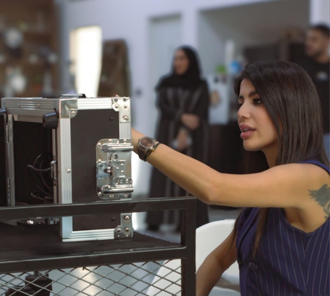 ريمي العمار تُجسّد رؤية سمو الشيخة مهرة بجمال بصري مستوحى من روح الصحراء ريمي العمار تُجسّد رؤية سمو الشيخة مهرة بجمال بصري مستوحى من روح الصحراء