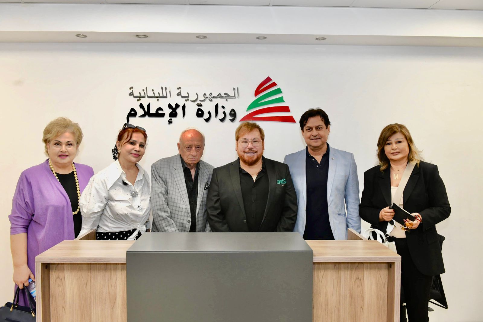 وفد “مهرجان الزمن الجميل” يلتقي وزير الإعلام بول مرقص: “الدورة الثامنة برعاية وحضور رسمي” وفد “مهرجان الزمن الجميل” يلتقي وزير الإعلام بول مرقص: “الدورة الثامنة برعاية وحضور رسمي”