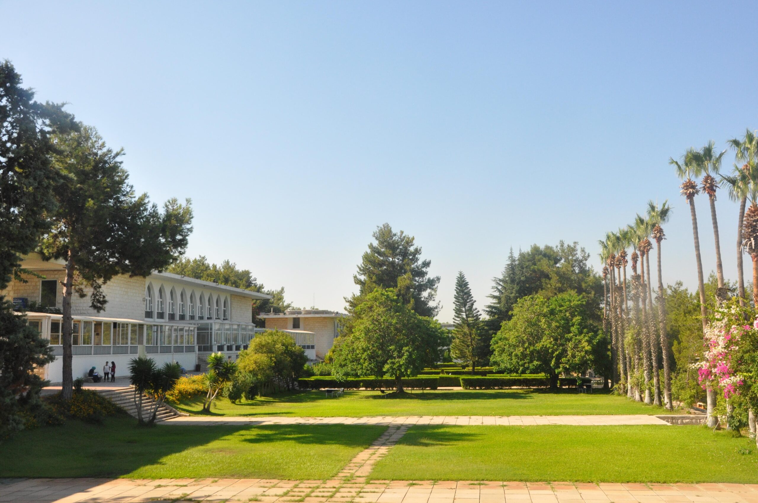 جامعة رفيق الحريري تُصنَّف عالميًا بين أفضل الجامعات في دعم الطلاب وتعزيز مشاركتهم جامعة رفيق الحريري تُصنَّف عالميًا بين أفضل الجامعات في دعم الطلاب وتعزيز مشاركتهم