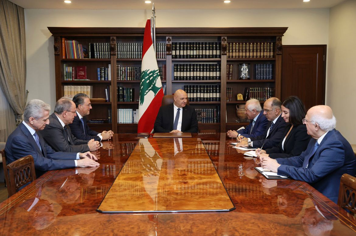 الرئيس عون خلال استقباله وفد مؤتمر الاقتصاد الاغترابي: “الاستقرار مدخل للنهوض… ولبنان يستعيد عافيته تدريجيًا” الرئيس عون خلال استقباله وفد مؤتمر الاقتصاد الاغترابي: “الاستقرار مدخل للنهوض… ولبنان يستعيد عافيته تدريجيًا”