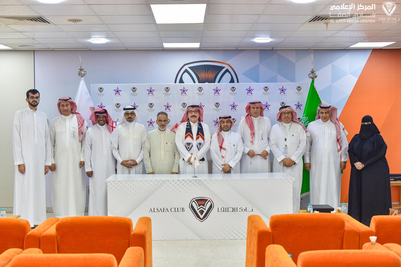 الصفا يوقع اتفاقية تعاون مع شركة نجوم الملاعب الصفا يوقع اتفاقية تعاون مع شركة نجوم الملاعب