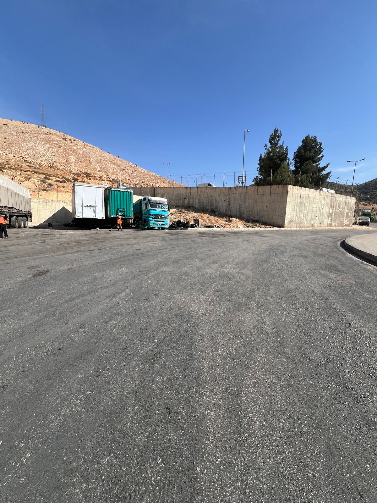 بلدية مجدل عنجر تنفض الاهمال والنفايات عن المنطقة الحدودية في المصنع بلدية مجدل عنجر تنفض الاهمال والنفايات عن المنطقة الحدودية في المصنع