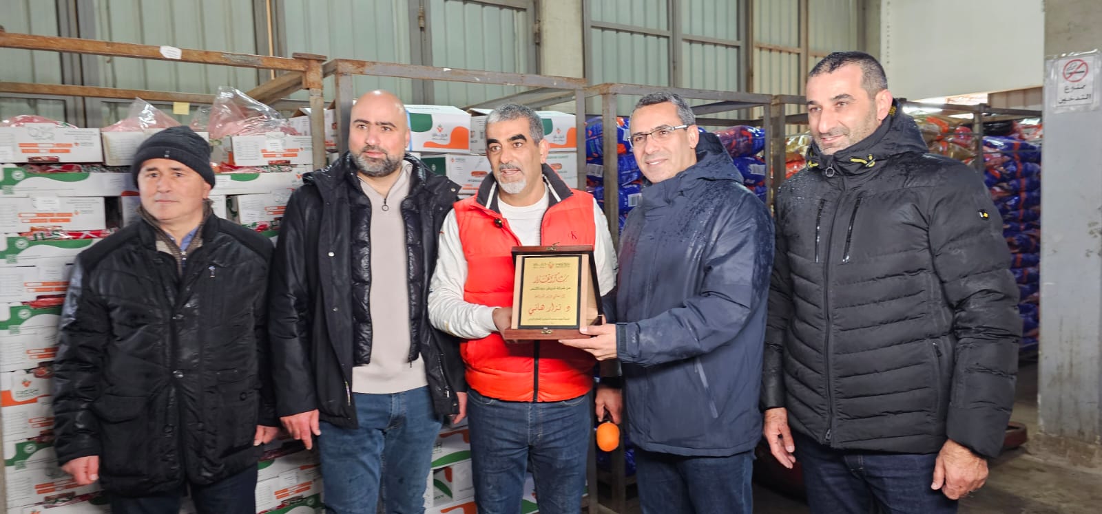 وزير الزراعة في شركة Fresh Product لصاحبها احمد عثمان خضر وينوه بالتقنيات الحديثة التي تساهم في تحقيق الاكتفاء الغذائي. وزير الزراعة في شركة Fresh Product لصاحبها احمد عثمان خضر وينوه بالتقنيات الحديثة التي تساهم في تحقيق الاكتفاء الغذائي.