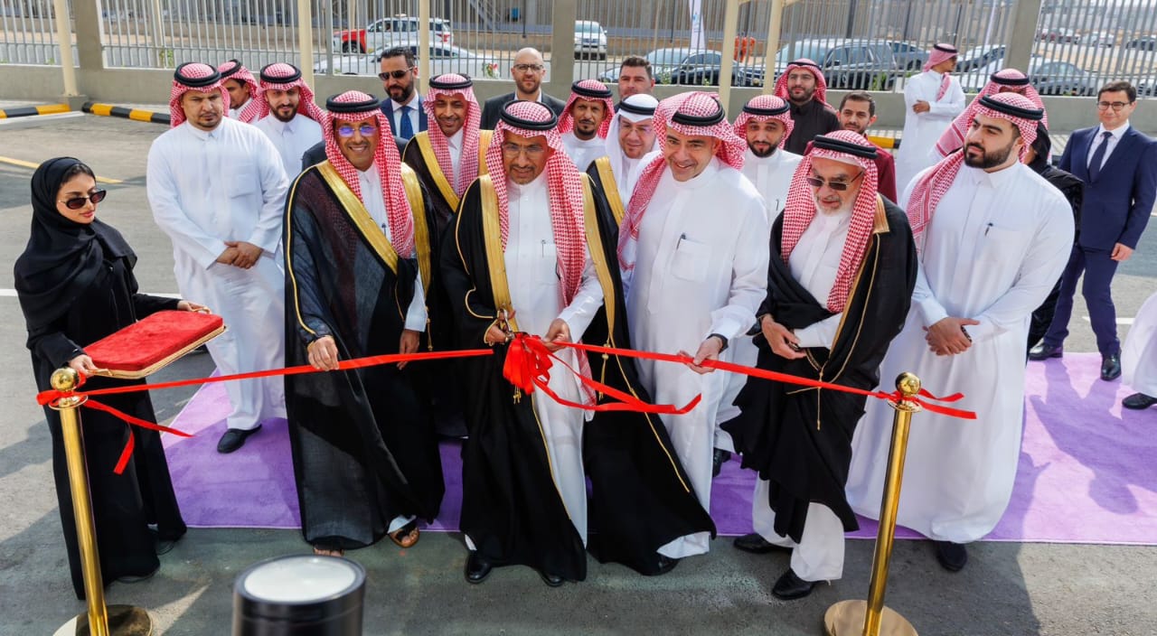 برعاية وحضور معالي وزير الصناعة والثروة المعدنية الأستاذ بندر بن إبراهيم الخريّف… شركة سنيورة للصناعات الغذائية تدشّن في جدة مصنعها الجديد باستثمار يصل الى 150 مليون ريال برعاية وحضور معالي وزير الصناعة والثروة المعدنية الأستاذ بندر بن إبراهيم الخريّف… شركة سنيورة للصناعات الغذائية تدشّن في جدة مصنعها الجديد باستثمار يصل الى 150 مليون ريال