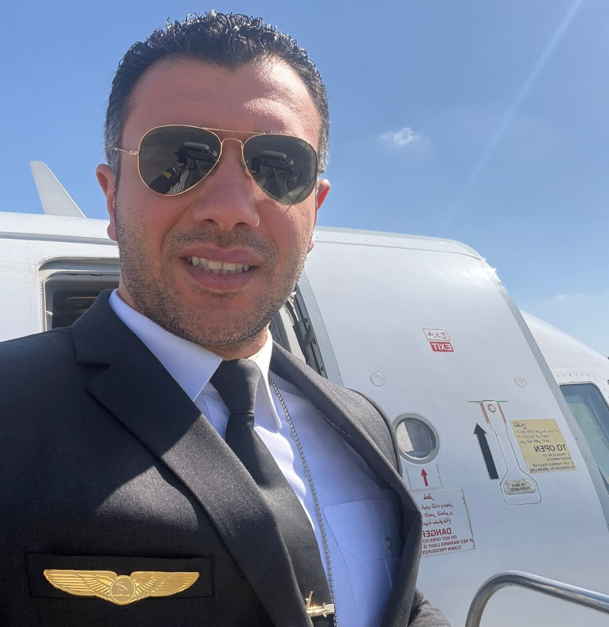كابتن طيار محمد العطافي يكشف كواليس الطيران وقت الحروب من داخل قمرة قيادة A320 كابتن طيار محمد العطافي يكشف كواليس الطيران وقت الحروب من داخل قمرة قيادة A320