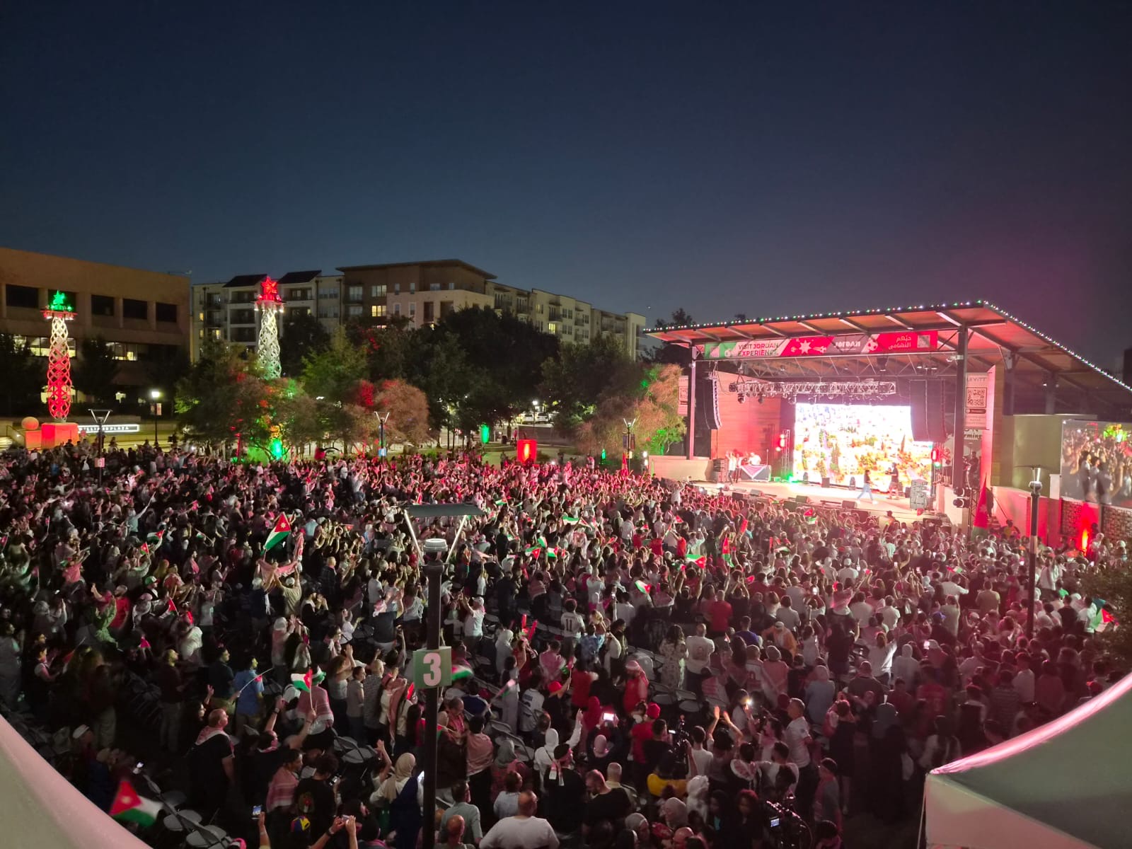 آلاف الجماهير بحفل صوت الأردن عمر العبداللات في مدينة دالاس آلاف الجماهير بحفل صوت الأردن عمر العبداللات في مدينة دالاس