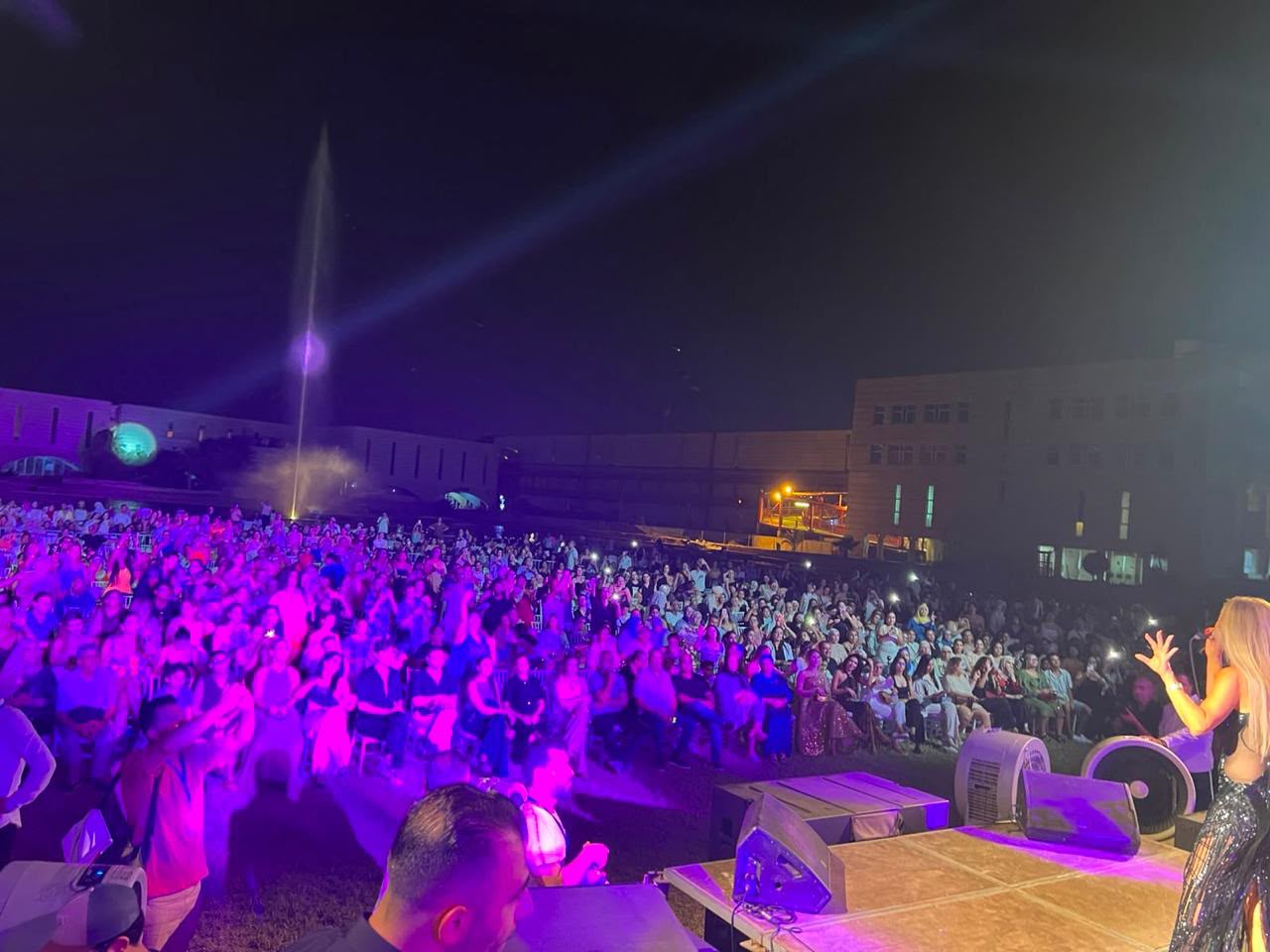 نوال الزغبي تتألق في تونس أمام أكثر من 3000 شخص… وتستعد لصيف حافل وإصدار جديد نوال الزغبي تتألق في تونس أمام أكثر من 3000 شخص… وتستعد لصيف حافل وإصدار جديد