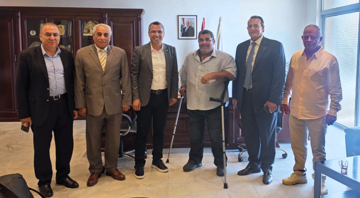 وفد من جامعة رفيق الحريري زار وزير الزراعة الدكتور نزار هاني وفد من جامعة رفيق الحريري زار وزير الزراعة الدكتور نزار هاني