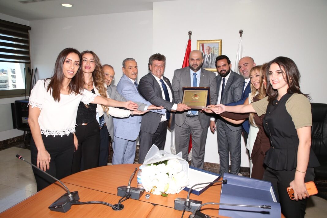 وفد من المجلس الإغترابي اللبناني للأعمال في وزارة الصِّحةوالوزير ناصر الدين يُؤكِّد أهمية الدور المُتقدِّم للإغتراب وفد من المجلس الإغترابي اللبناني للأعمال في وزارة الصِّحةوالوزير ناصر الدين يُؤكِّد أهمية الدور المُتقدِّم للإغتراب