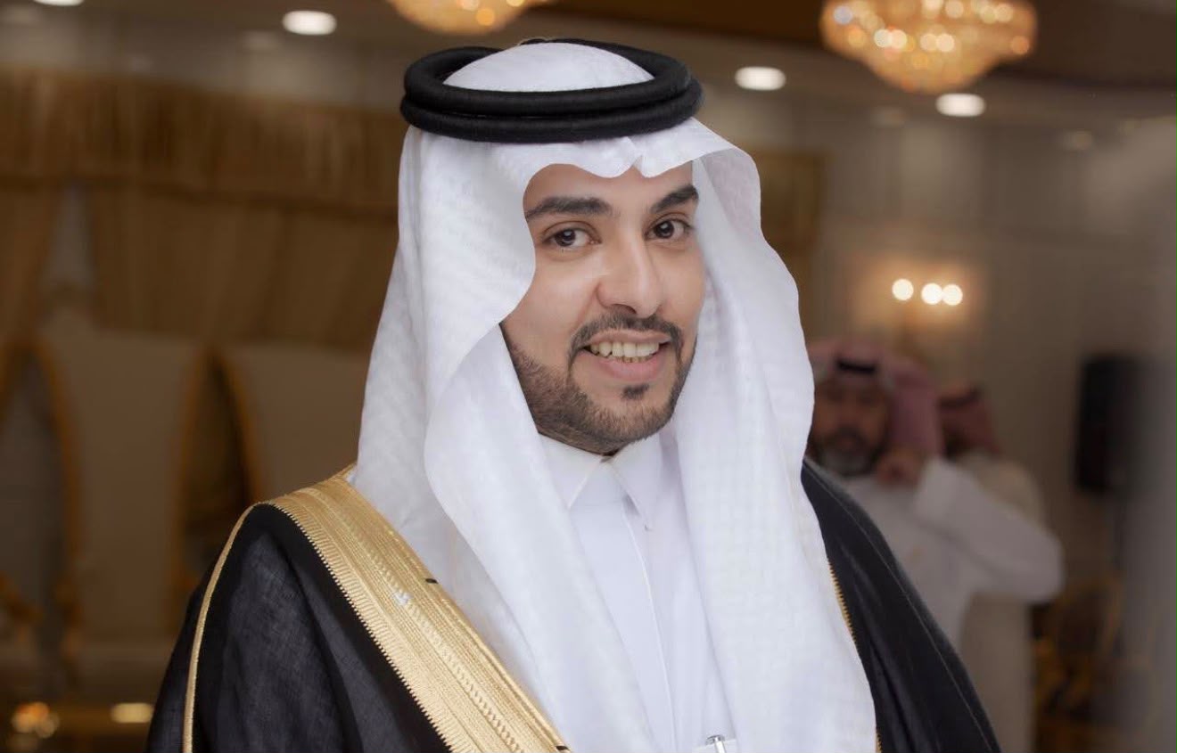 ناصر طويرش الحارثي.. حين التقى الميكروفون بالطابوقة ناصر طويرش الحارثي.. حين التقى الميكروفون بالطابوقة