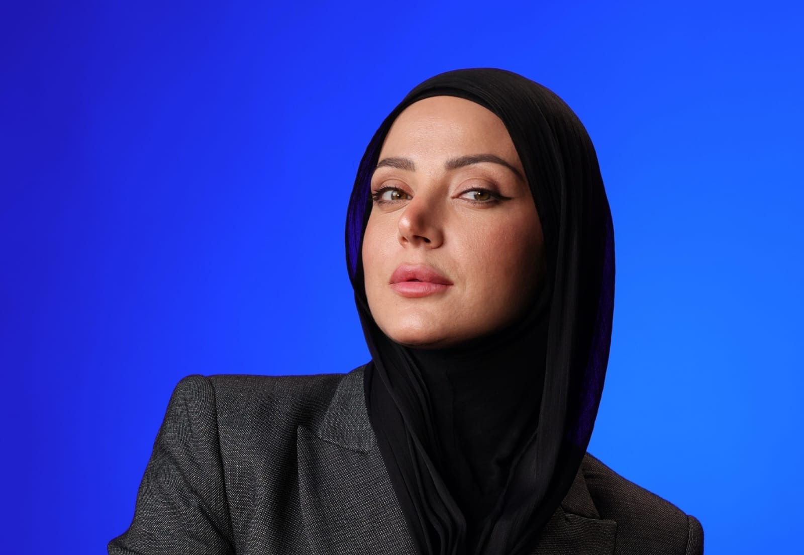 الحواجب لم تعد ترند فقط..خبيرة التجميل سارة رزق تكشف كيف تصنع لكل وجه تصميمه الخاص!