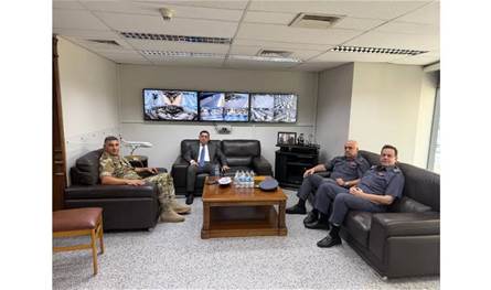 محافظ جبل لبنان يتابع ملف مخاطر الطيور في مطار بيروت