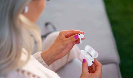 من الشحن إلى الاتصال.. 5 أعطال في سماعات “AirPods” وكيفية علاجها من الشحن إلى الاتصال.. 5 أعطال في سماعات “AirPods” وكيفية علاجها