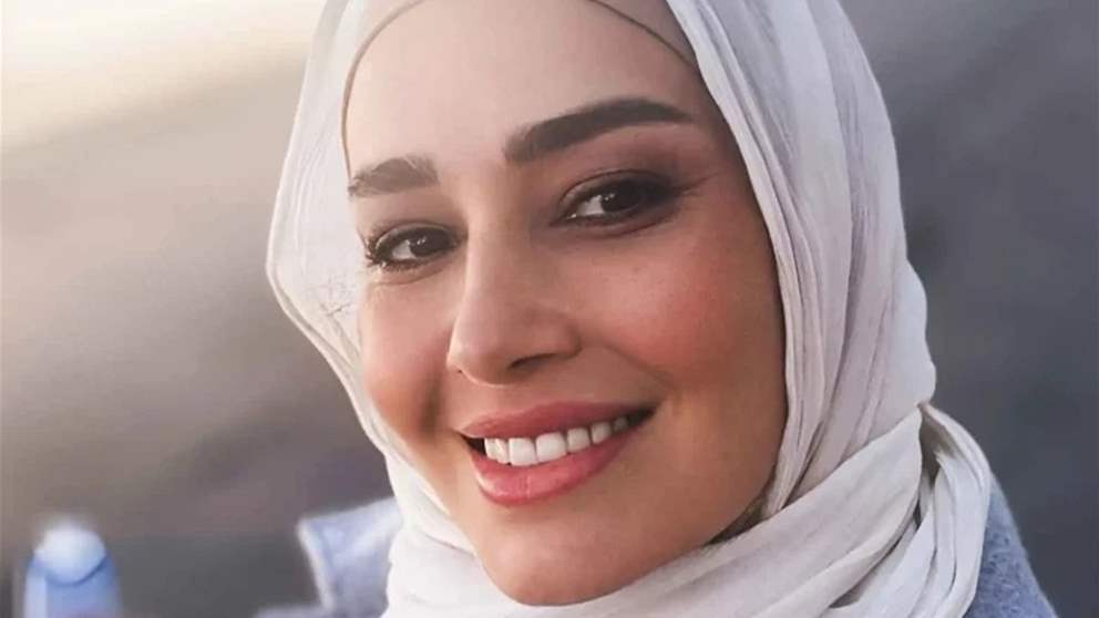 ظهور حلا شيحة بالبوركيني الأسود خلال إجازتها الصيفية يلفت الأنظار ظهور حلا شيحة بالبوركيني الأسود خلال إجازتها الصيفية يلفت الأنظار