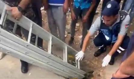 «شفت الموت بعيوني».. إنقاذ طفل بعد سقوطه في حفرة بعمق 10 أمتار (فيديو) «شفت الموت بعيوني».. إنقاذ طفل بعد سقوطه في حفرة بعمق 10 أمتار (فيديو)