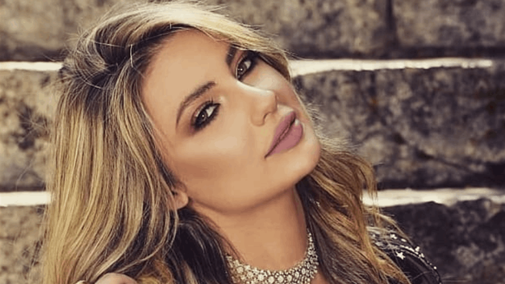 منشورات غامضة لأنجيلا بشارة تثير تساؤلات حول علاقتها بوالد أبنائها منشورات غامضة لأنجيلا بشارة تثير تساؤلات حول علاقتها بوالد أبنائها