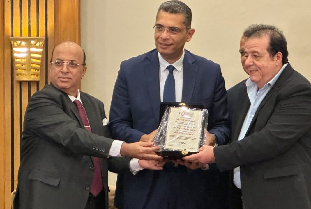 عاطف عبد اللطيف.. داعمًا لسينما الشباب وصانعًا للجسر بين الفن والسياحة عاطف عبد اللطيف.. داعمًا لسينما الشباب وصانعًا للجسر بين الفن والسياحة