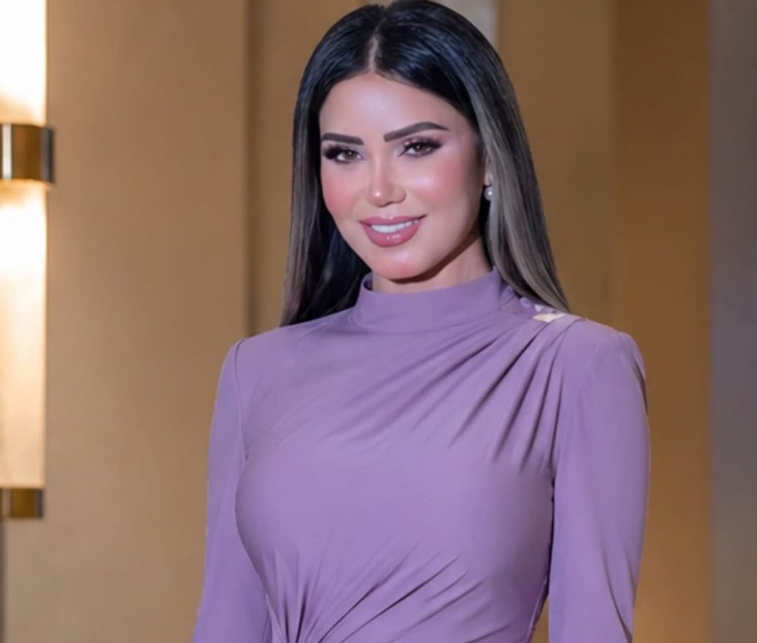 بالصور.. إيناس عز الدين تتألق بفستان موف وتلفت الأنظار في جدة بالصور.. إيناس عز الدين تتألق بفستان موف وتلفت الأنظار في جدة