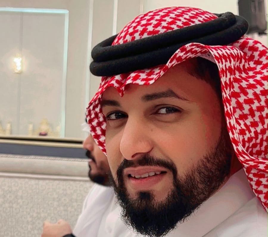 حمزه المشرفي.. ظاهرة شبابية تجمع بين الدين والتأثير الاجتماعي حمزه المشرفي.. ظاهرة شبابية تجمع بين الدين والتأثير الاجتماعي