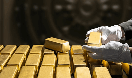 الذهب يحافظ على مكاسبه ويتداول قرب 4425 دولاراً للأونصة الذهب يحافظ على مكاسبه ويتداول قرب 4425 دولاراً للأونصة