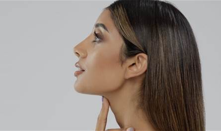 قبل اللجوء إلى الحقن.. لماذا يختفي خط الفك “Jawline”؟ قبل اللجوء إلى الحقن.. لماذا يختفي خط الفك “Jawline”؟