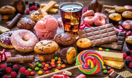 3 أسباب وراء اشتهائك الحلويات بعد العشاء 3 أسباب وراء اشتهائك الحلويات بعد العشاء