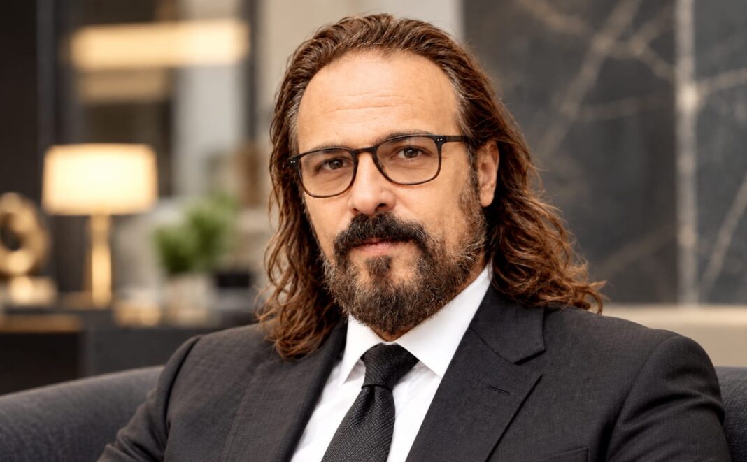 المخرج العالمي عاهد عبابنه يحصد جائزة أفضل عرض متكامل في مهرجان أرض الإيماءات بموسكو المخرج العالمي عاهد عبابنه يحصد جائزة أفضل عرض متكامل في مهرجان أرض الإيماءات بموسكو