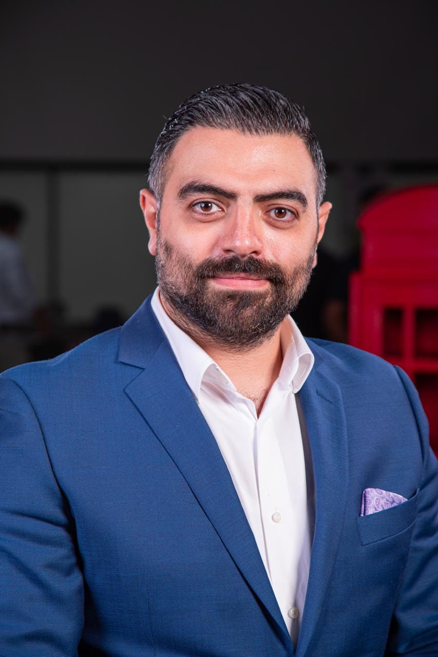 جان مهنا «الفنان الشامل» يطلق «علقاني» بتوقيعه الخاص كلمةً ولحناً وغناءً جان مهنا «الفنان الشامل» يطلق «علقاني» بتوقيعه الخاص كلمةً ولحناً وغناءً