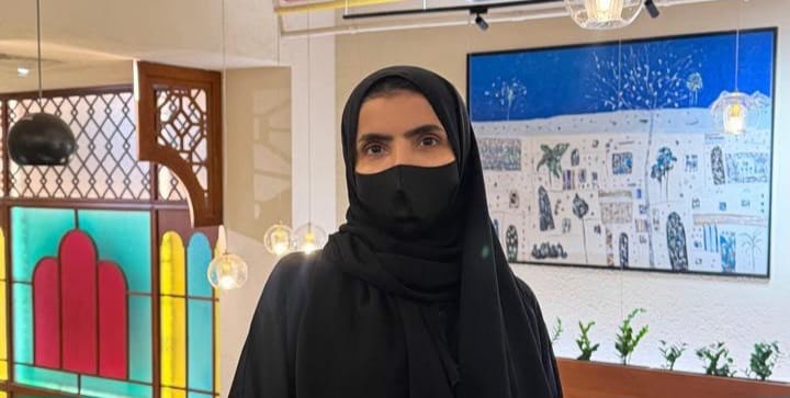 عزيزة هزاع محمد الشمراني “عزوزة”.. رحلة إبداع صنعتها بنفسها عزيزة هزاع محمد الشمراني “عزوزة”.. رحلة إبداع صنعتها بنفسها