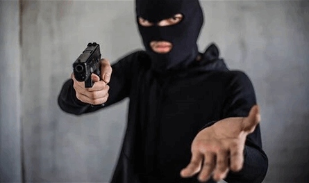إسلام جمال وعائلته ينجون من محاولة سرقة مسلّحة في الجيزة إسلام جمال وعائلته ينجون من محاولة سرقة مسلّحة في الجيزة